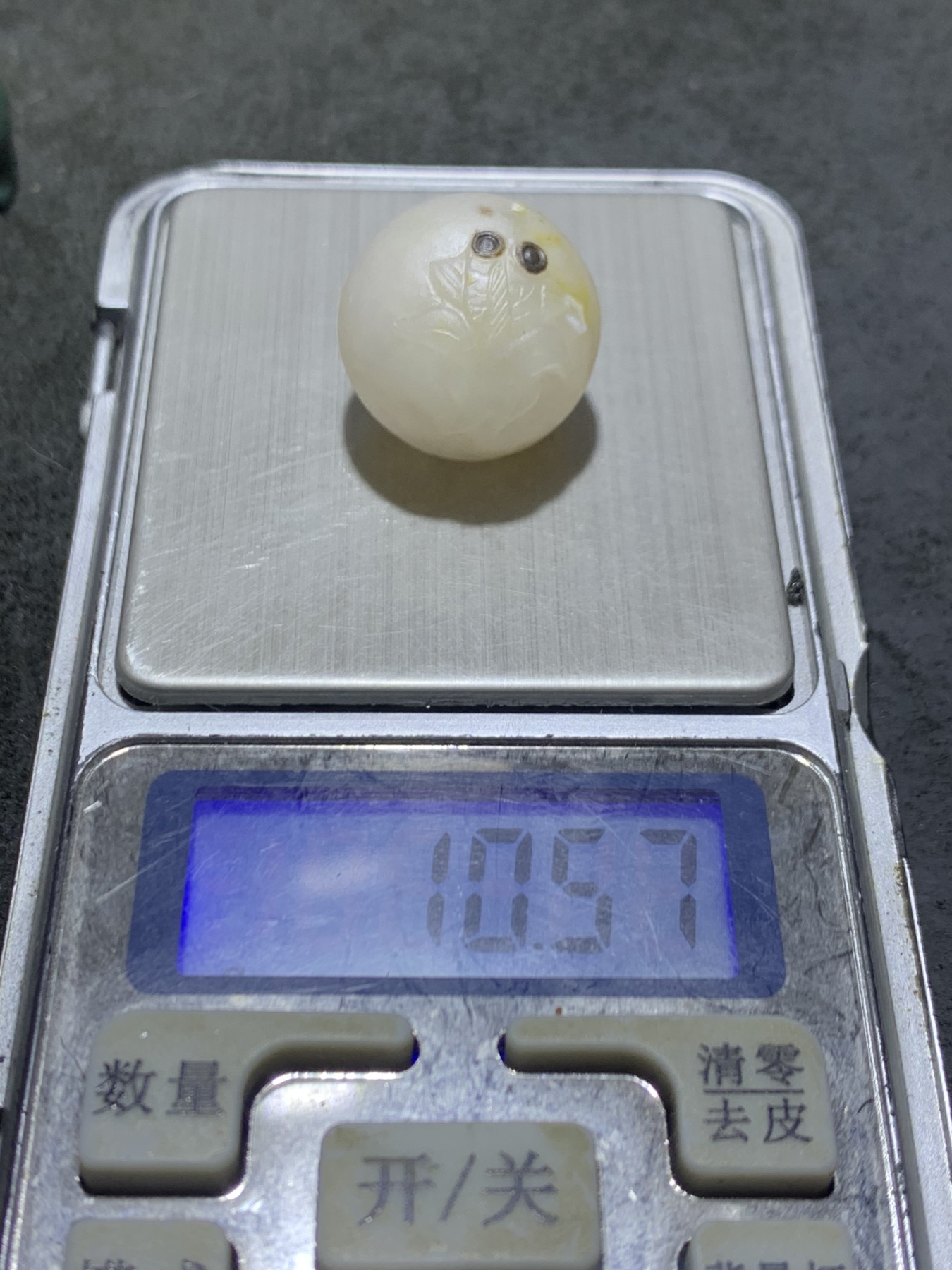 精美亚光冰飘高润度战国红玛瑙手工俏色巧雕金鱼2.0圆珠一个！