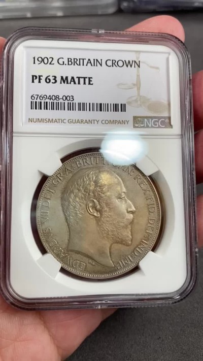 万国钱币拍卖第012期（视频直播专场） NGC PF63 1902年英国爱德华七世精制马剑克朗，发行量15000枚，磨砂精制，原味带彩非常难得。