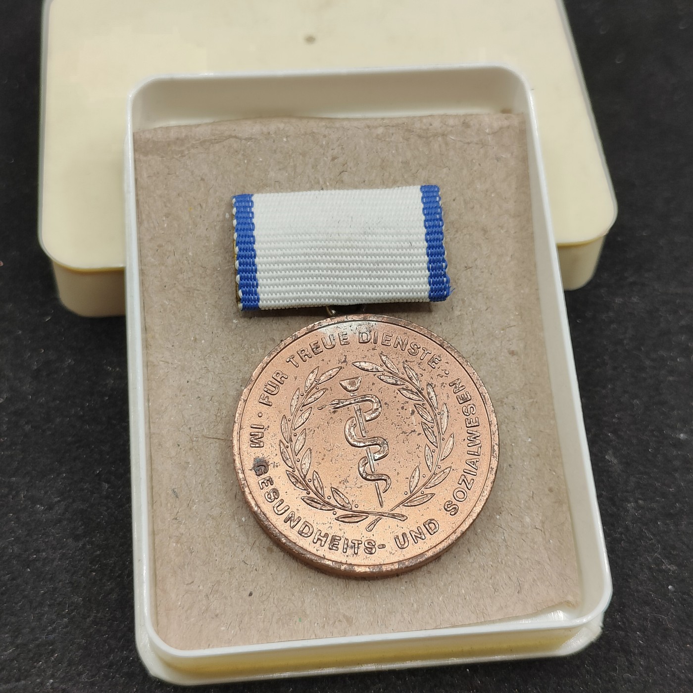 全场0元起拍 第73期 咸鱼国勋章拍卖专场 7月16日（周日）下午6：00开始 东德忠诚公共卫生服务事业奖章