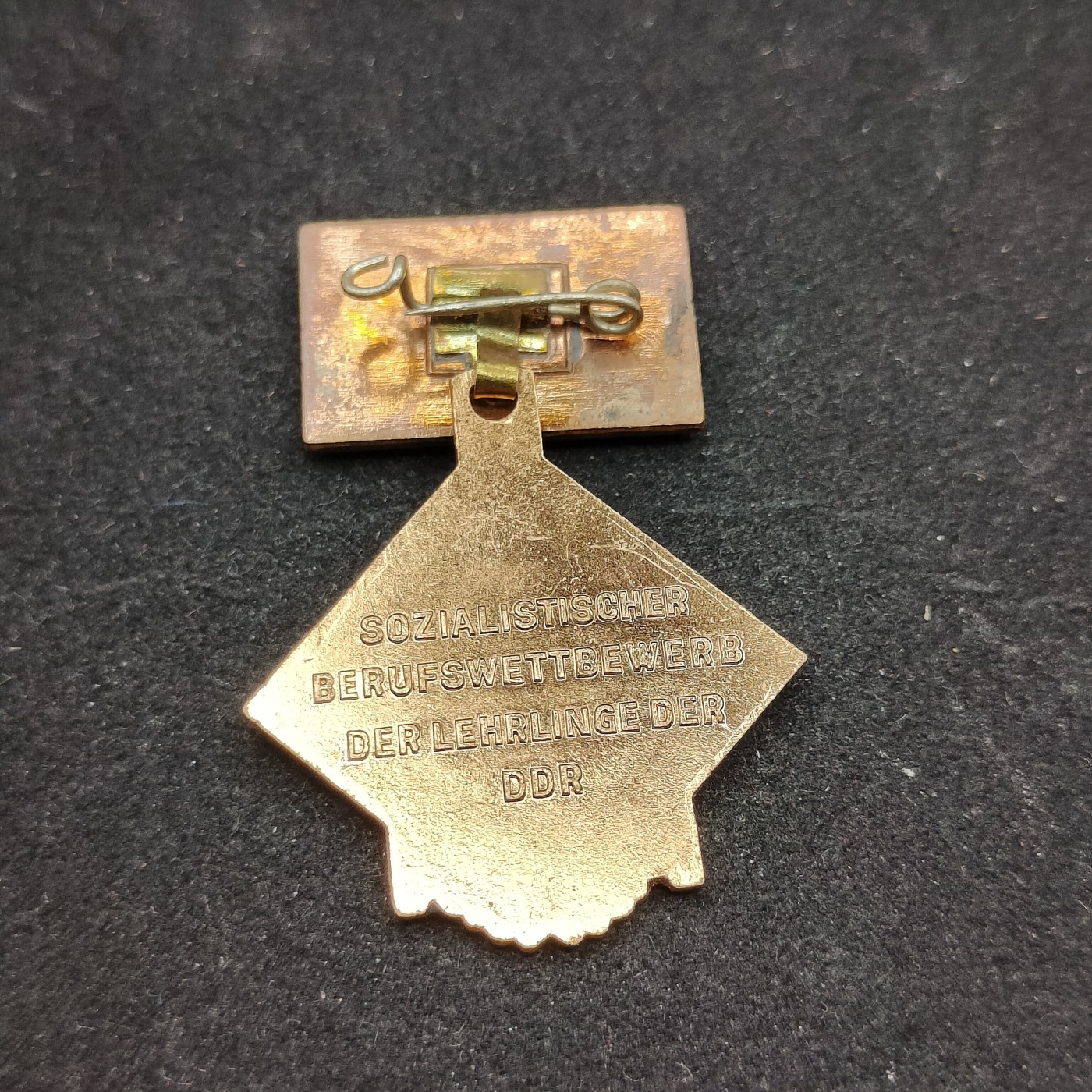 全场0元起拍 第73期 咸鱼国勋章拍卖专场 7月16日（周日）下午6：00开始 东德社会主义竞赛模范学习集体奖章