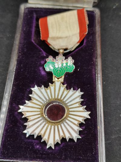 全场0元起拍 第73期 咸鱼国勋章拍卖专场 7月16日（周日）下午6：00开始 - 明治时期 五等旭日章 银制带盒