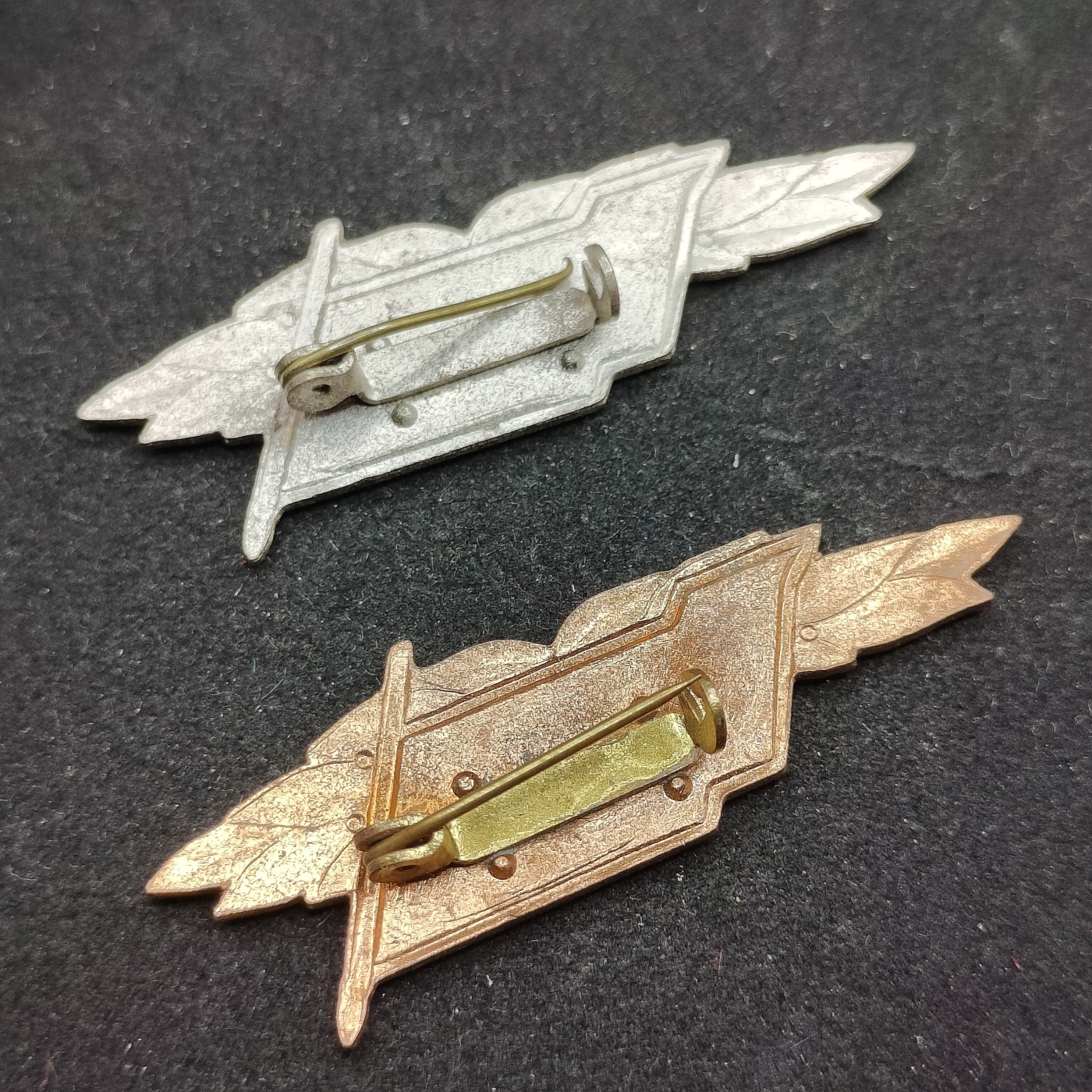 全场0元起拍 第73期 咸鱼国勋章拍卖专场 7月16日（周日）下午6：00开始 东德工战队技能章两个