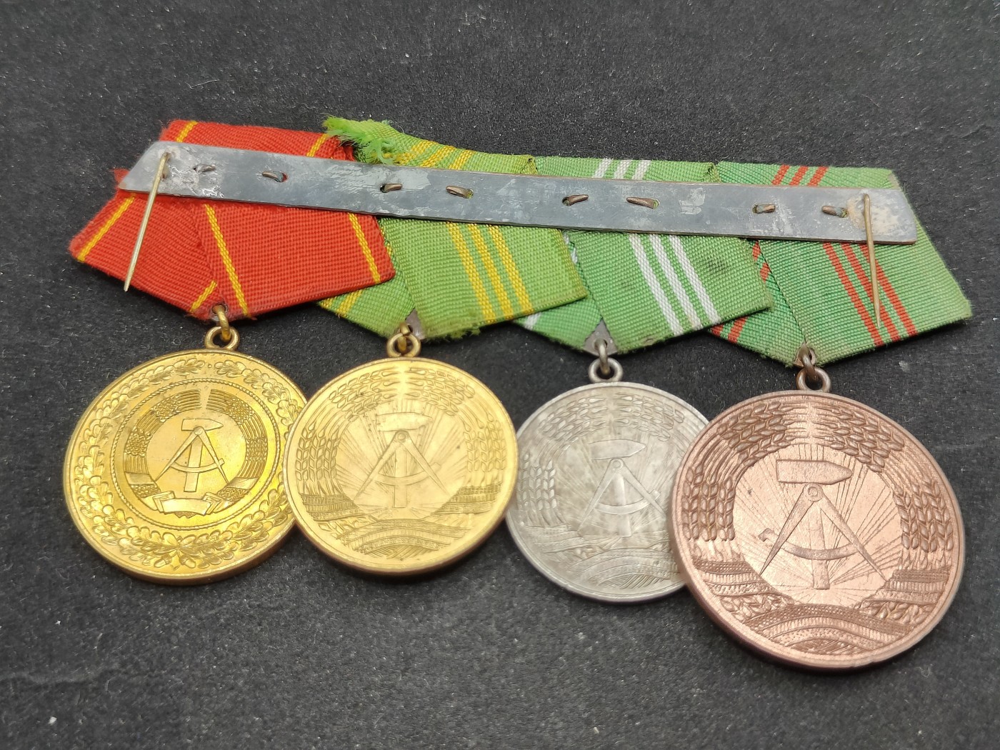 全场0元起拍 第73期 咸鱼国勋章拍卖专场 7月16日（周日）下午6：00开始 东德勋章四连挂