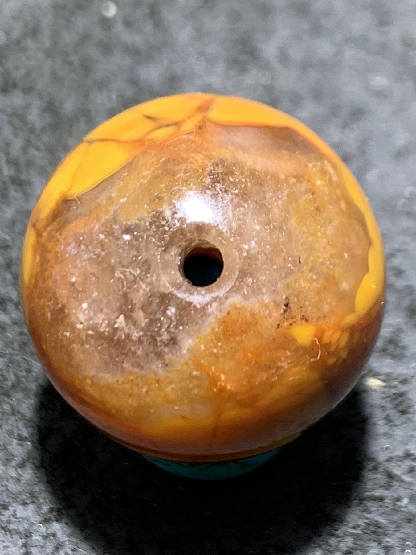 精美亚光草花纹战国红玛瑙手工俏色巧雕鹰2.0珠子一颗！