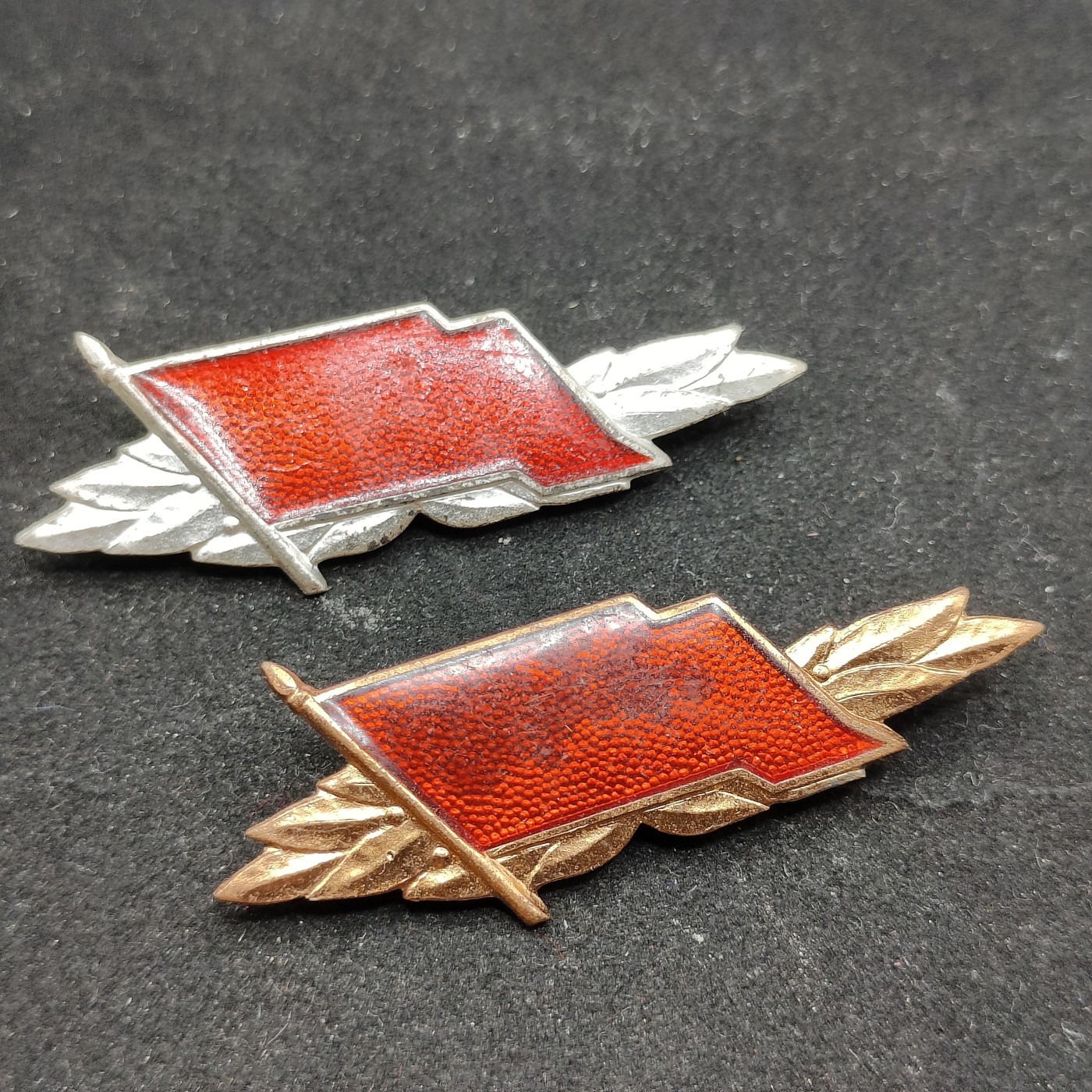 全场0元起拍 第73期 咸鱼国勋章拍卖专场 7月16日（周日）下午6：00开始 东德工战队技能章两个