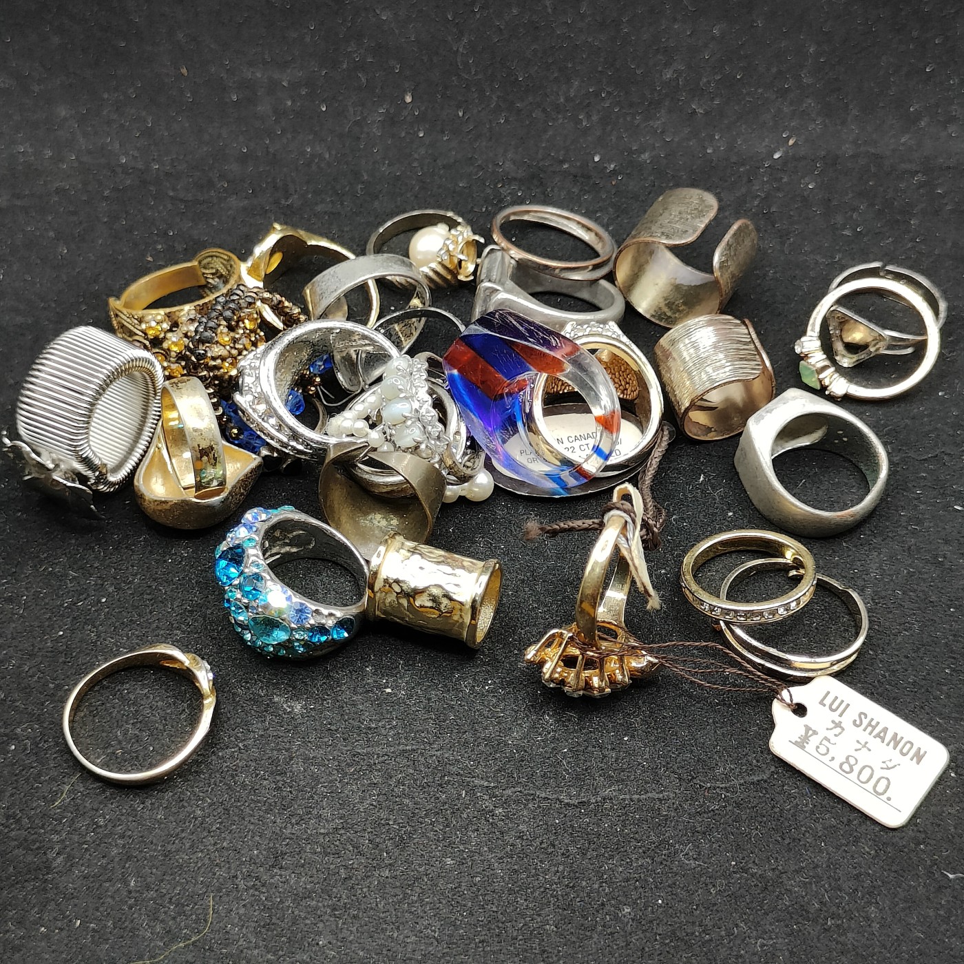 全场0元起拍 第73期 咸鱼国勋章拍卖专场 7月16日（周日）下午6：00开始 日本瑕疵戒指一堆 共30个