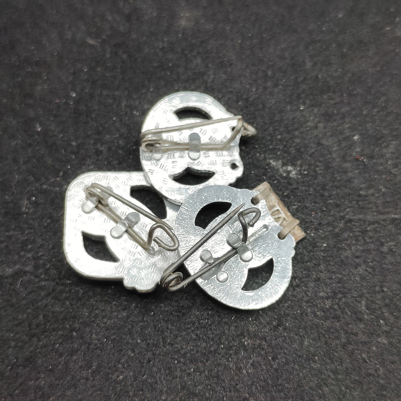 全场0元起拍 第73期 咸鱼国勋章拍卖专场 7月16日（周日）下午6：00开始 东德银级体能章三个