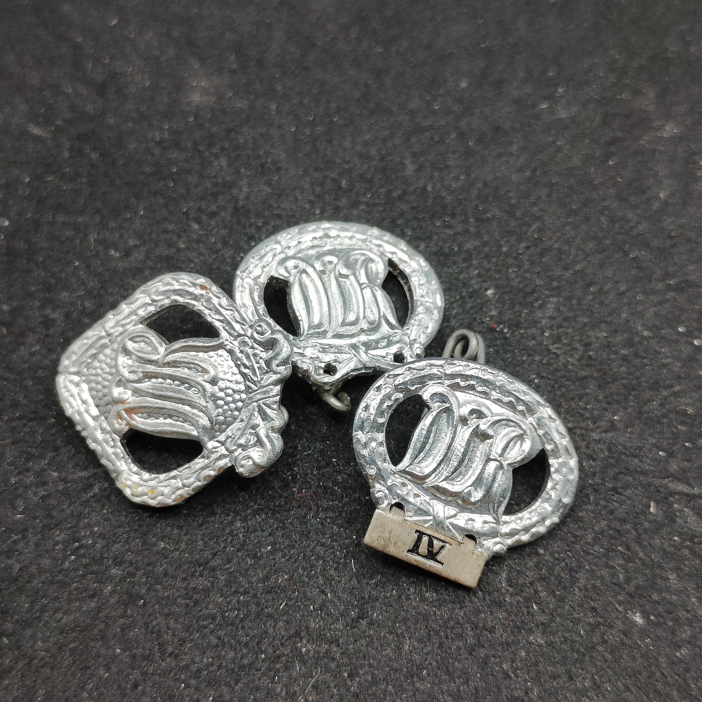 全场0元起拍 第73期 咸鱼国勋章拍卖专场 7月16日（周日）下午6：00开始 东德银级体能章三个