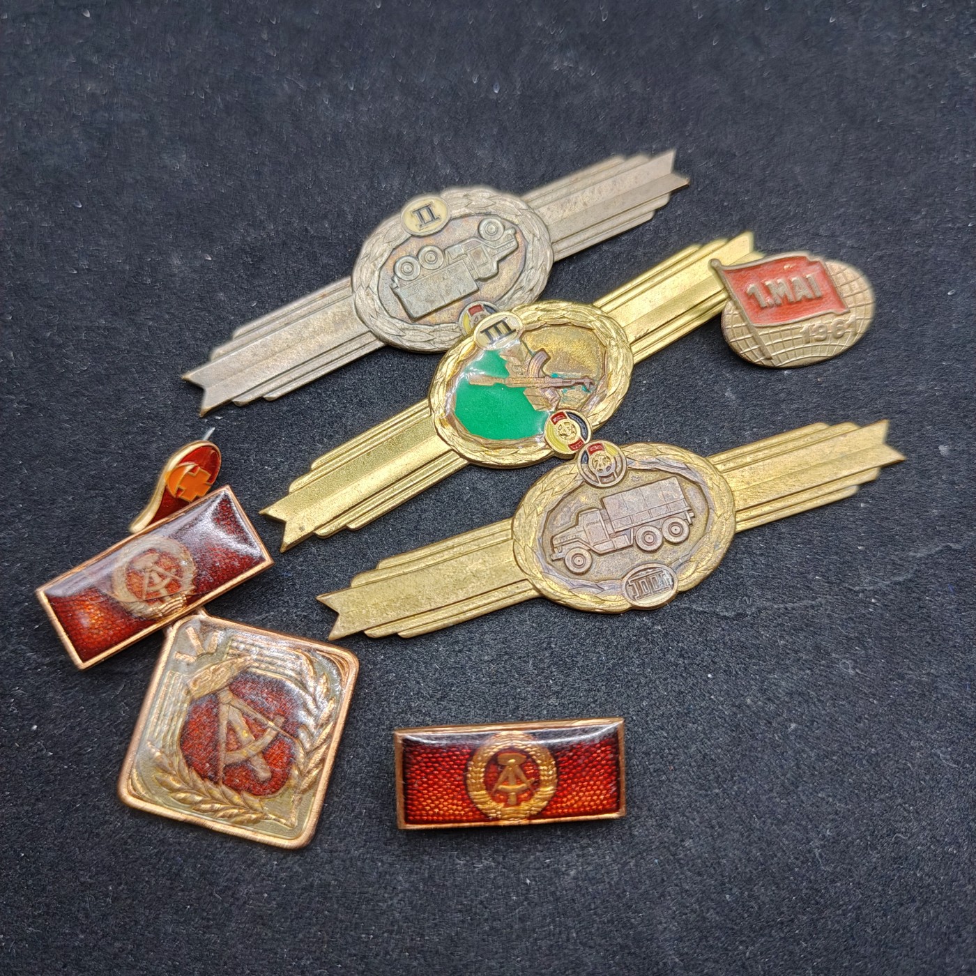 全场0元起拍 第73期 咸鱼国勋章拍卖专场 7月16日（周日）下午6：00开始 东德徽章一组