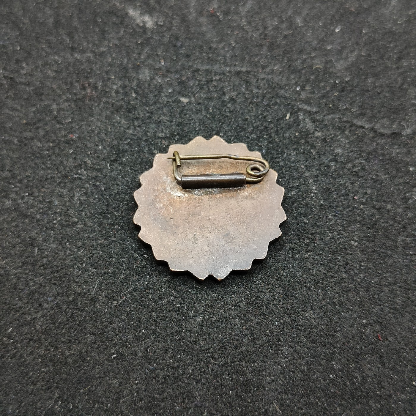 全场0元起拍 第73期 咸鱼国勋章拍卖专场 7月16日（周日）下午6：00开始 日本本庄幼珐琅章