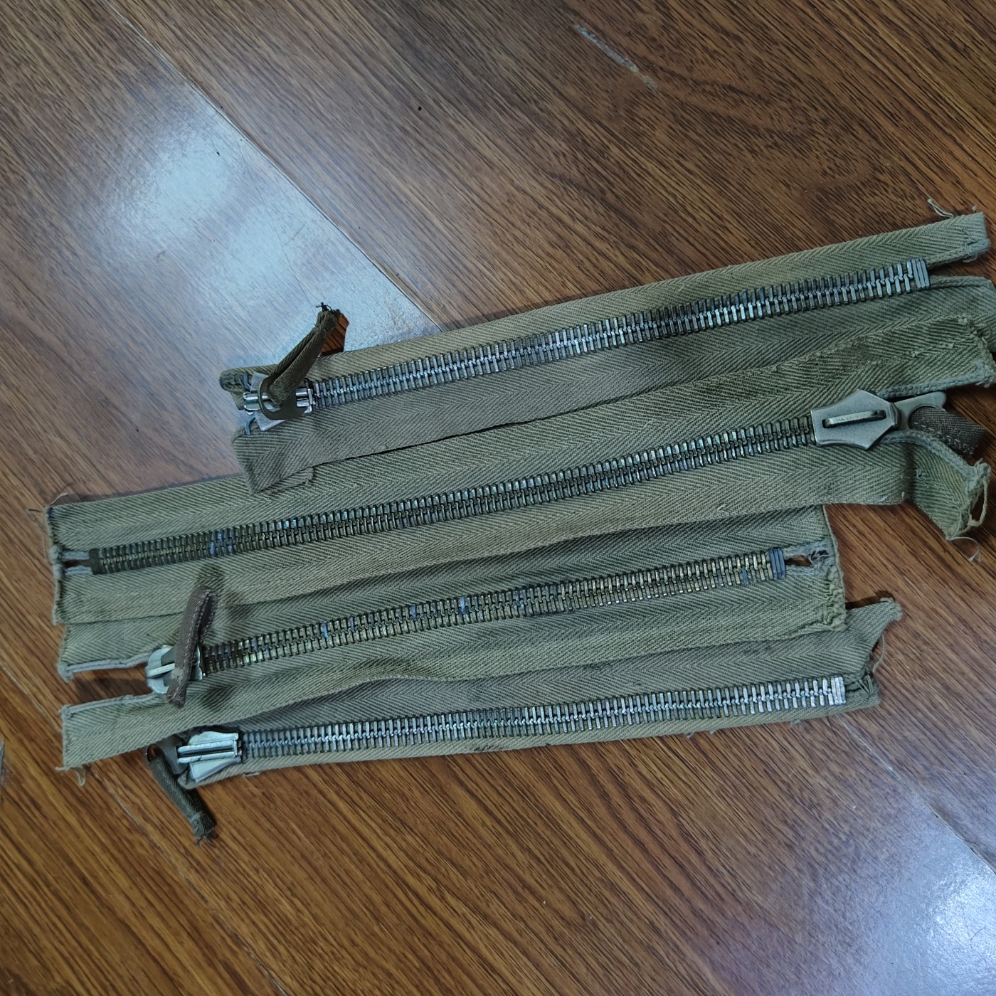 全场0元起拍 第73期 咸鱼国勋章拍卖专场 7月16日（周日）下午6：00开始 日本战时 拉锁四条 航空兵用