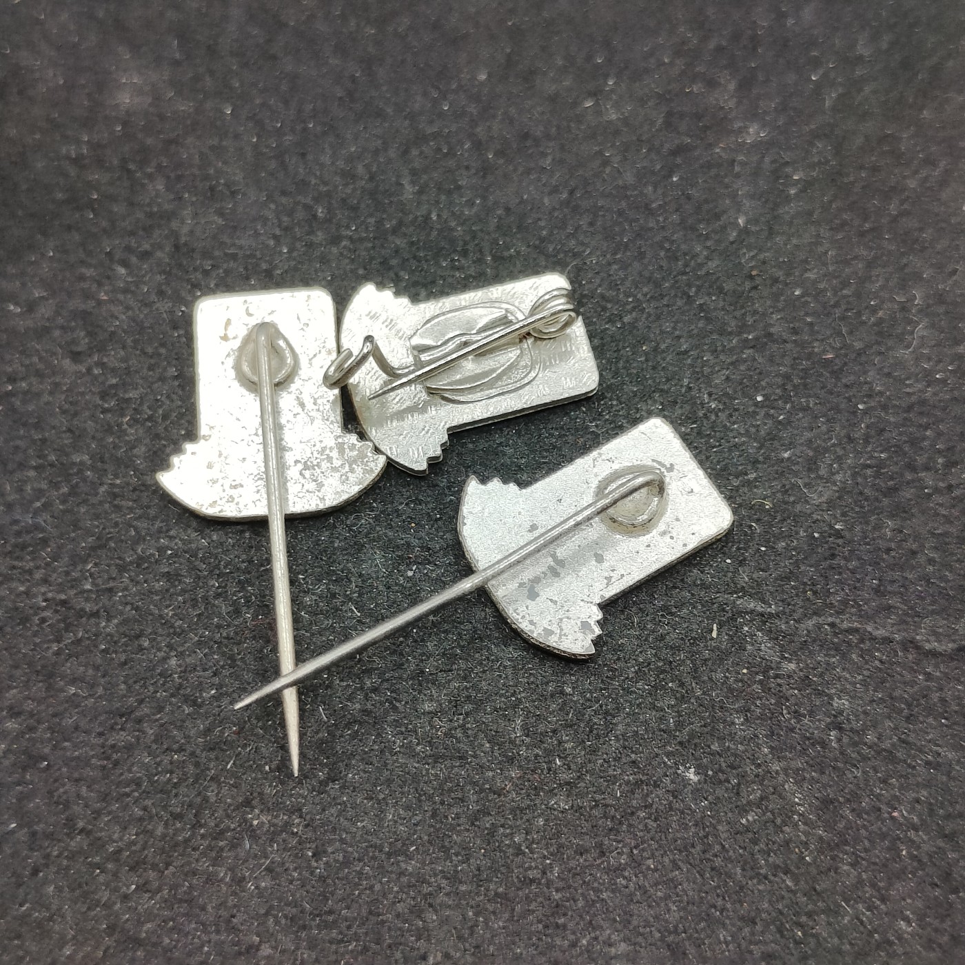 全场0元起拍 第73期 咸鱼国勋章拍卖专场 7月16日（周日）下午6：00开始 东德FDGB徽章三个