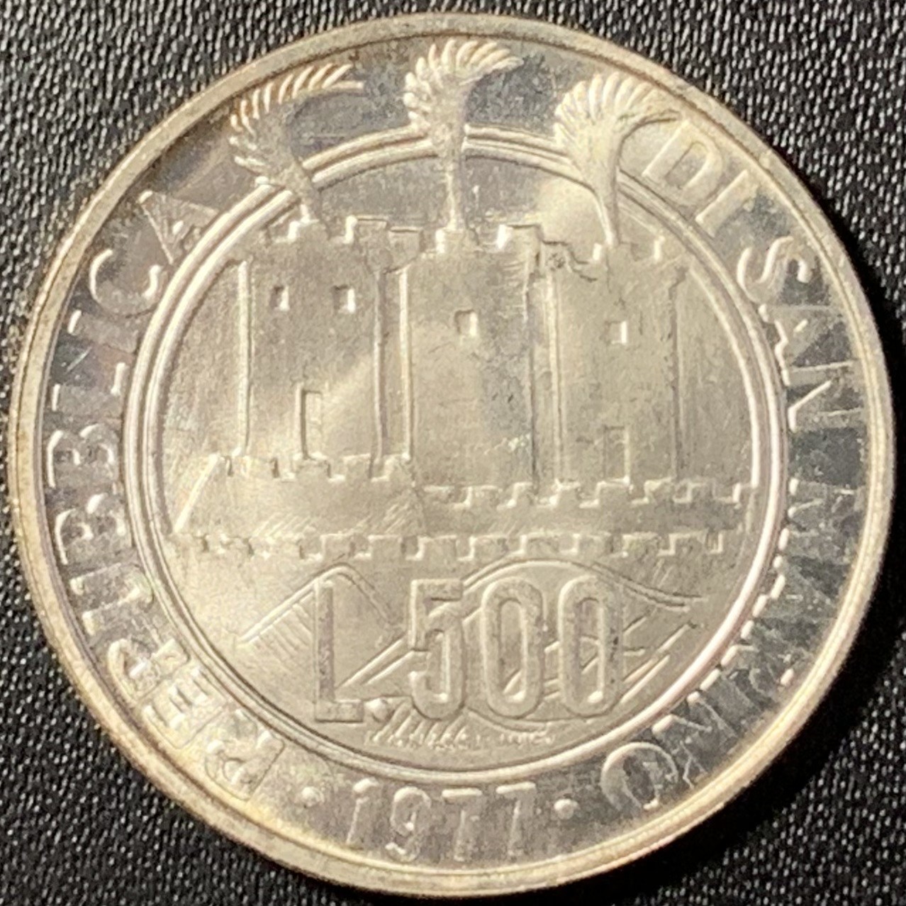 紫瑗钱币——第288期拍卖 圣马力诺 1977年 颠倒的鸽子 500里拉 11克 0.835银 UNC