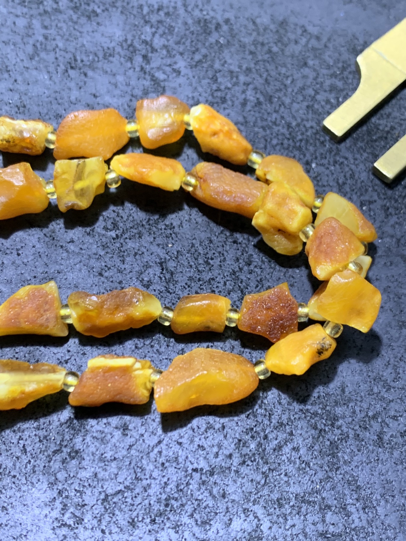 精美天然乌克兰蜜蜡随形原石项链1条！