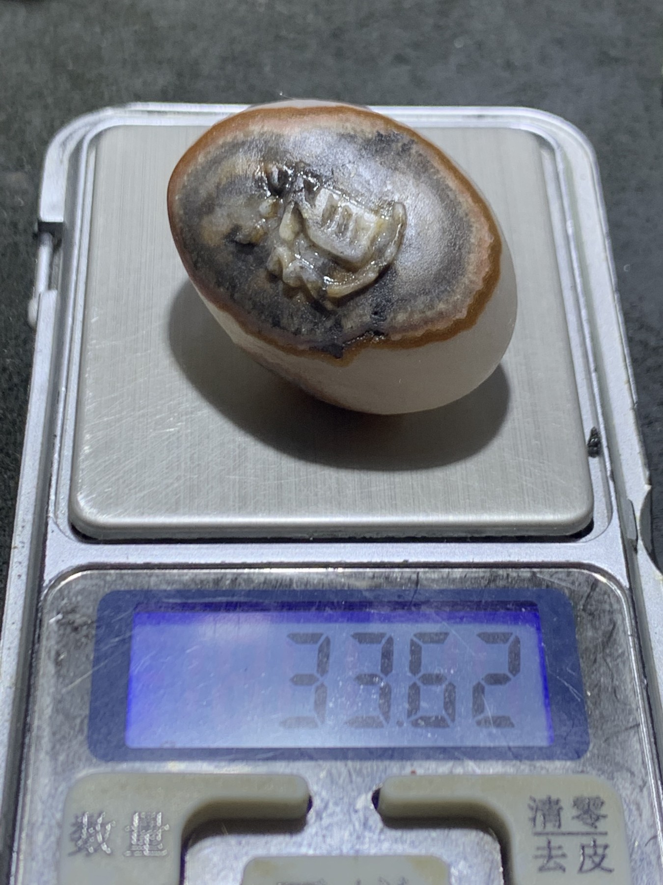 精美满冰飘原皮天眼纹战国红玛瑙手工雕刻道字把件一个