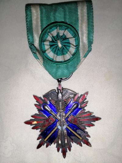 日/苏勋章/奖章拍卖 - 日本四级金鵄章，裸章，珐琅有破损，背面缺一钉子