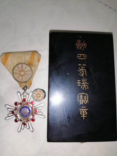 日/苏勋章/奖章拍卖 - 日本明治时代四级瑞宝章，带盒后配略，七宝烧有损