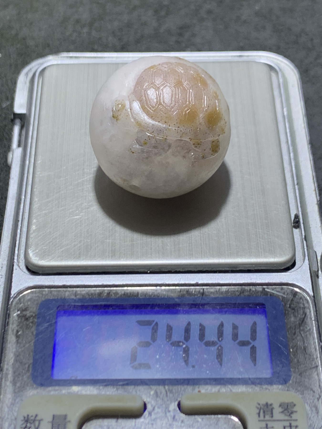 精美满冰飘亚光糖心料战国红玛瑙手工俏色巧雕金钱龟珠一颗！