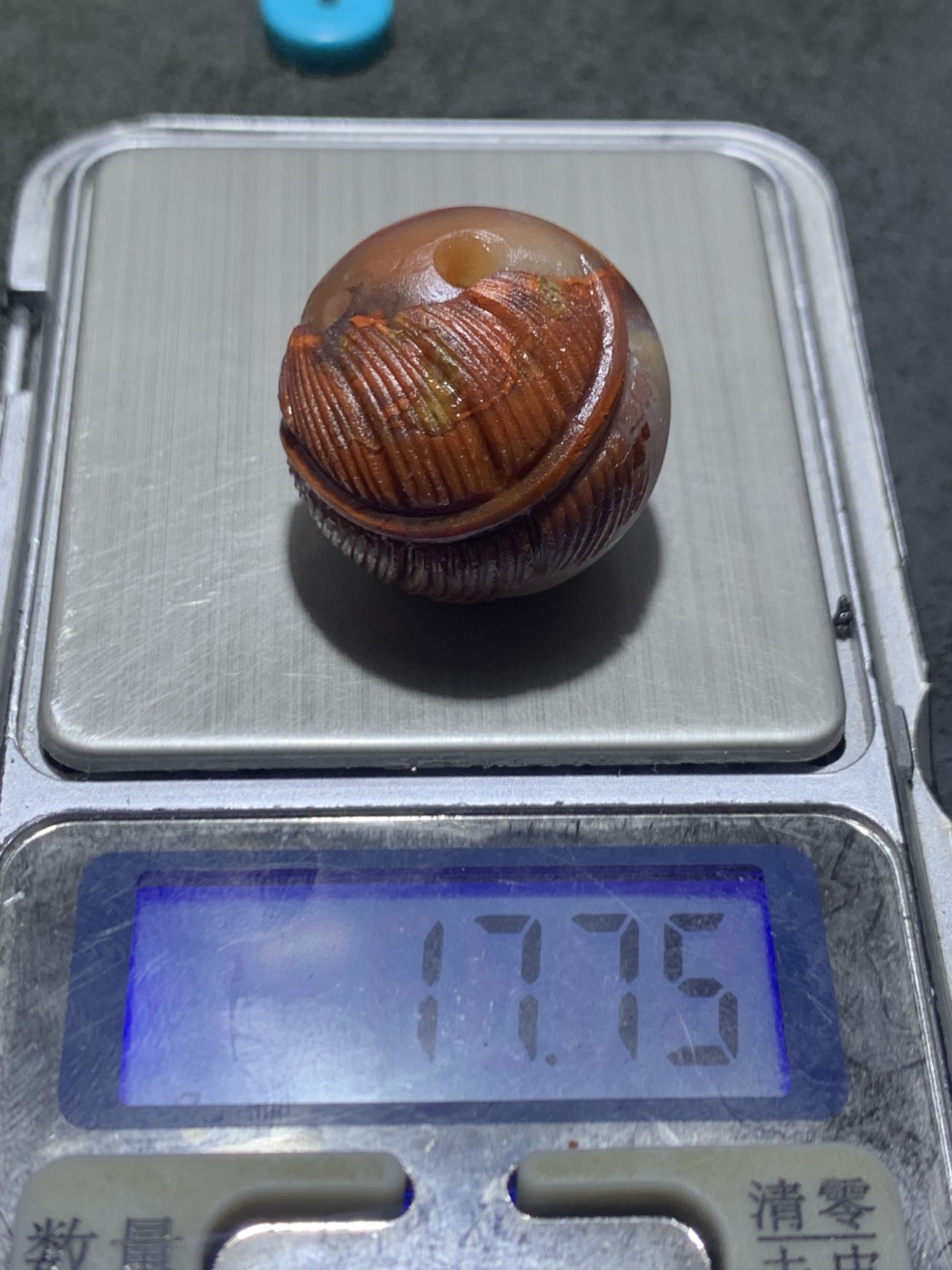 精美亚光高玉化冰飘原皮战国红玛瑙手工雕刻羽毛，随形珠一颗