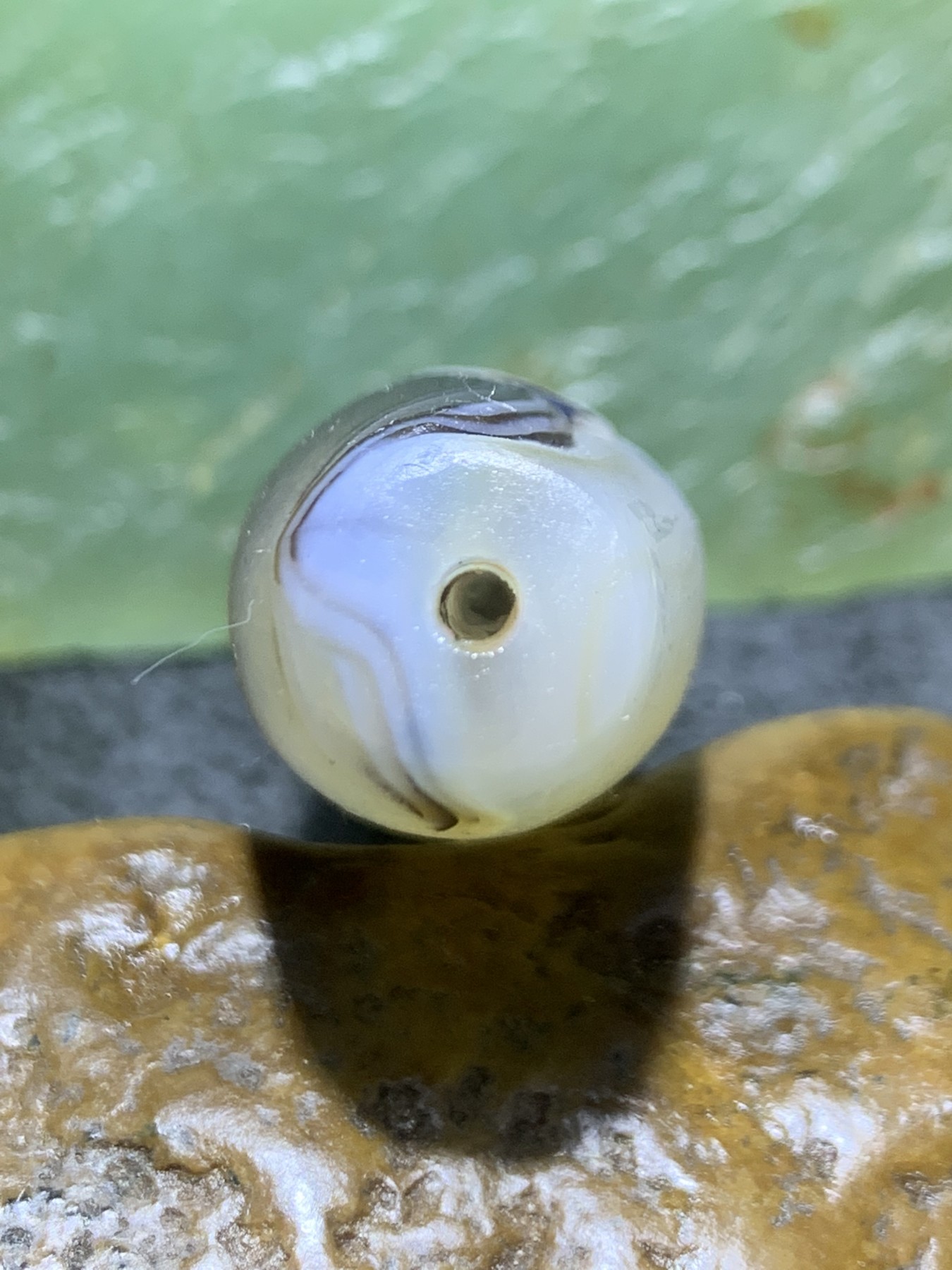 精美高玉化亚光海洋玉髓手工俏色巧雕求仙问道意境大桶珠一个