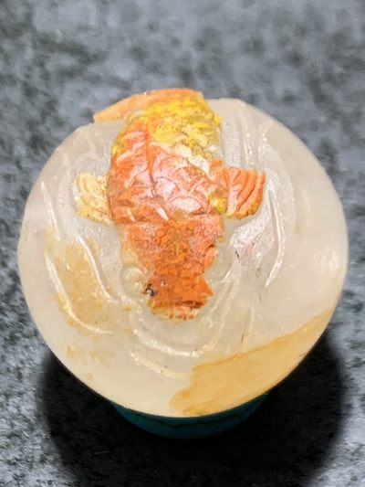 精美冰飘亚光战国红玛瑙手工俏色巧雕鲤鱼出水圆珠一个， - 精美冰飘亚光战国红玛瑙手工俏色巧雕鲤鱼出水圆珠一个，
