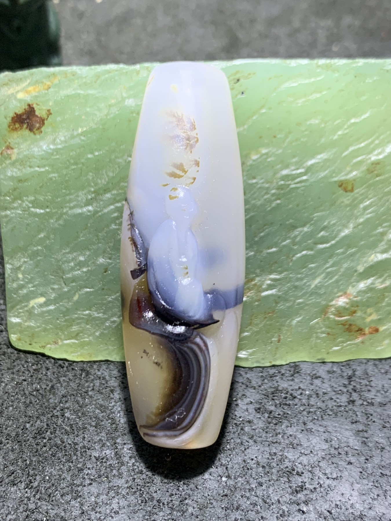 精美高玉化亚光海洋玉髓手工俏色巧雕求仙问道意境大桶珠一个