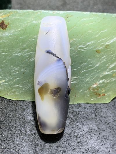 精美高玉化亚光海洋玉髓手工俏色巧雕求仙问道意境大桶珠一个 精美高玉化亚光海洋玉髓手工俏色巧雕求仙问道意境大桶珠一个