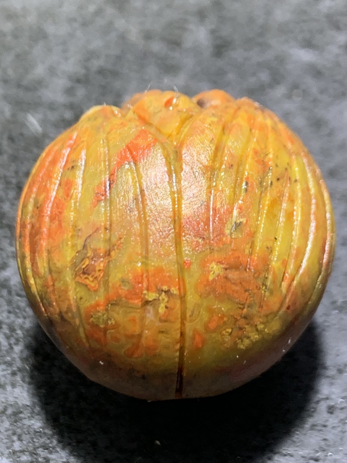 精美亚光冰飘招财晶洞料战国红玛瑙手工俏色巧雕莲子圆珠一颗！