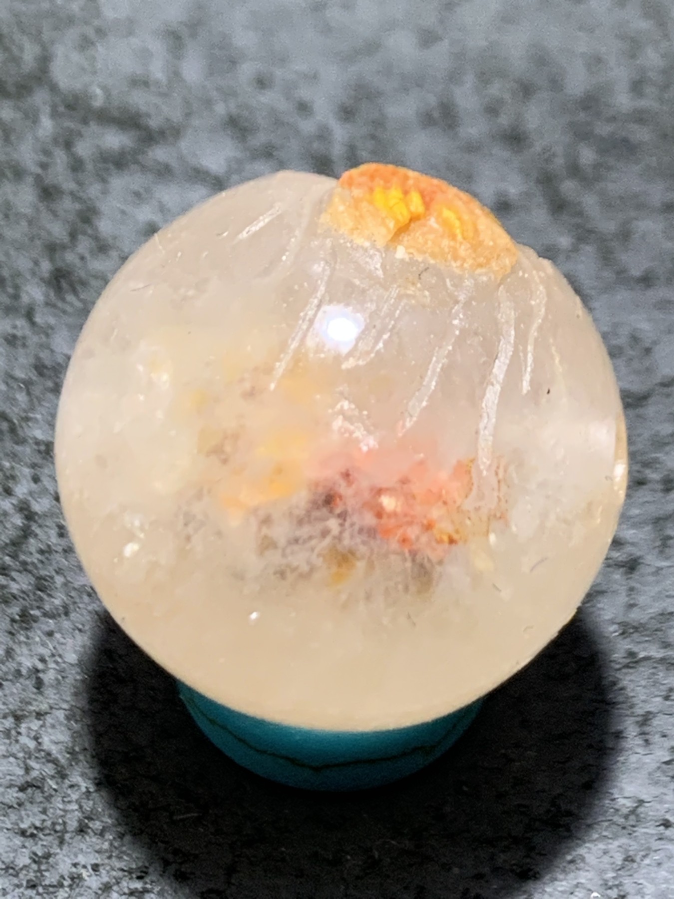 精美冰飘亚光战国红玛瑙手工俏色巧雕鲤鱼出水圆珠一个，