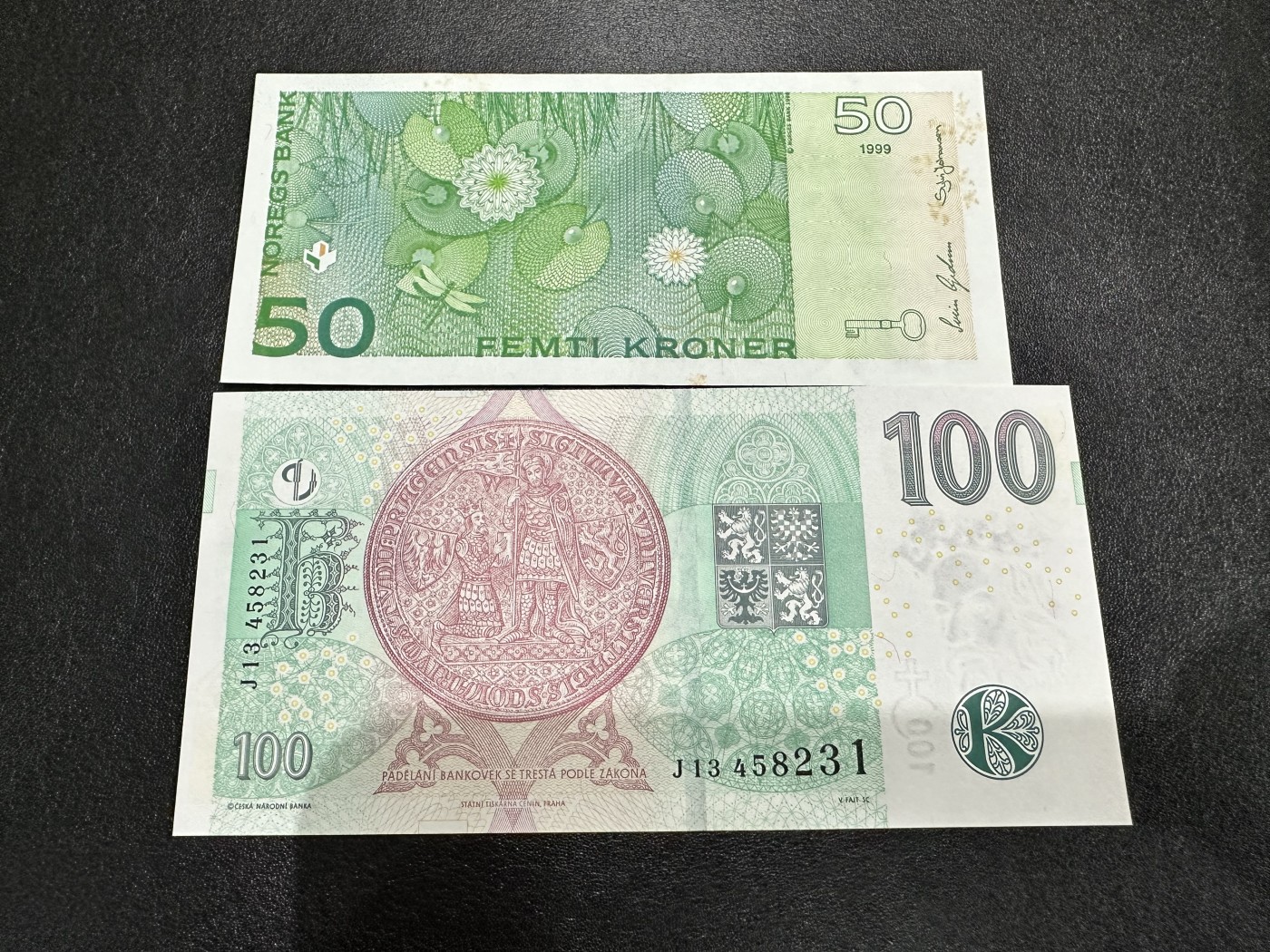 《外钞收藏家》第二百八十四期（连拍第一场） 捷克100全新+挪威50AU 两张一起