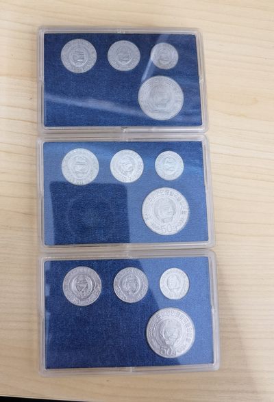 7.18盛夏一光年 - 朝鲜硬币，普制样品币。蓝盒3，红盒2套
