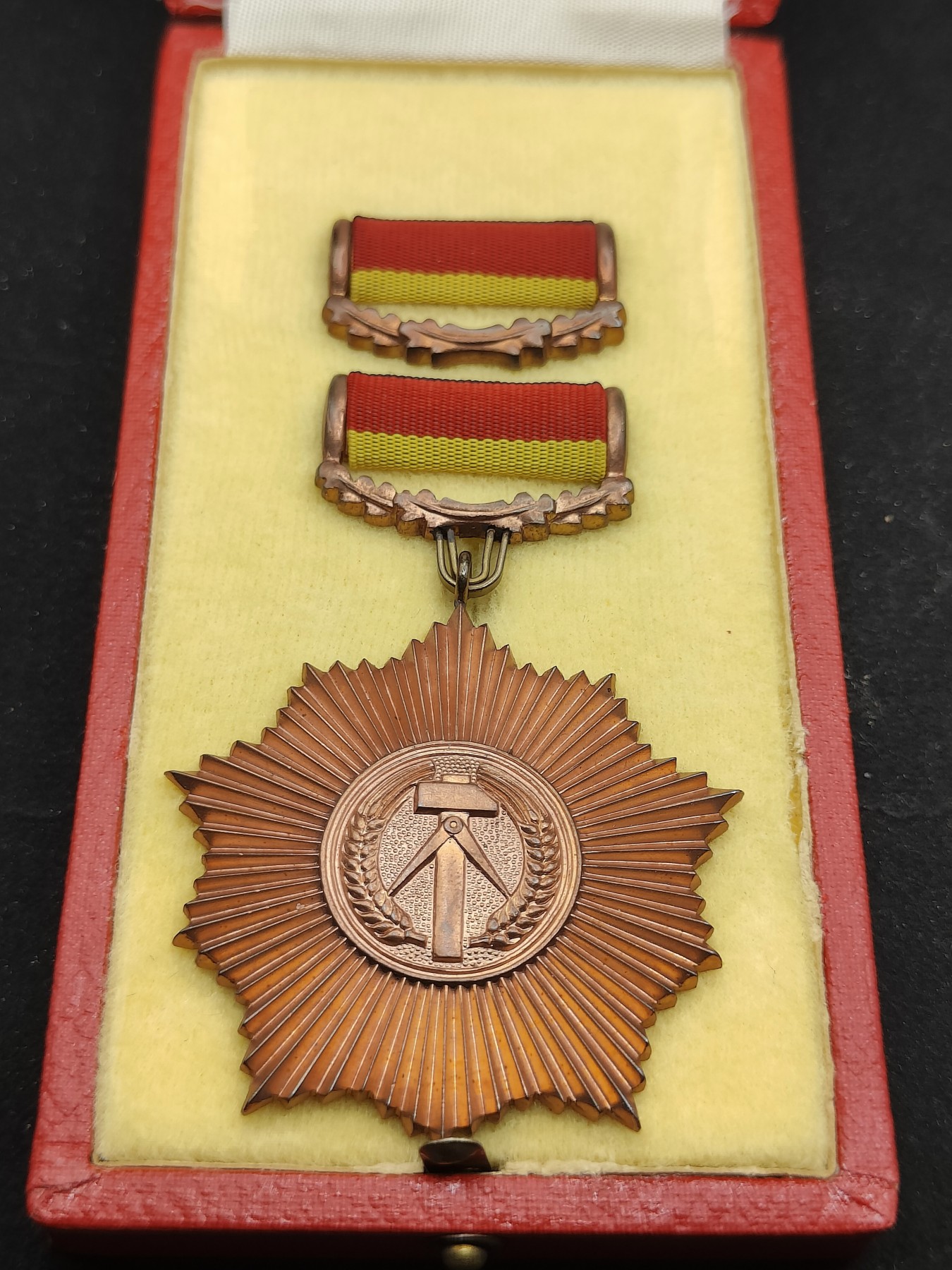 全场0元起拍 第74期 咸鱼国勋章拍卖专场 7月19日（周三）下午6：00开始 早期版本 东德铜级祖国功勋勋章