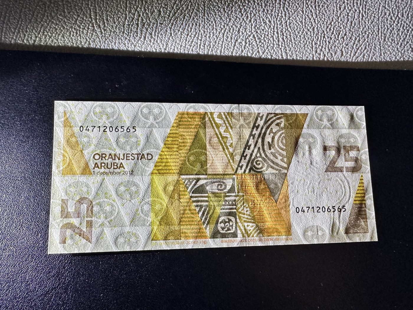 《外钞收藏家》第二百八十四期（连拍第一场） 阿鲁巴25弗罗林纸币1990年 全新