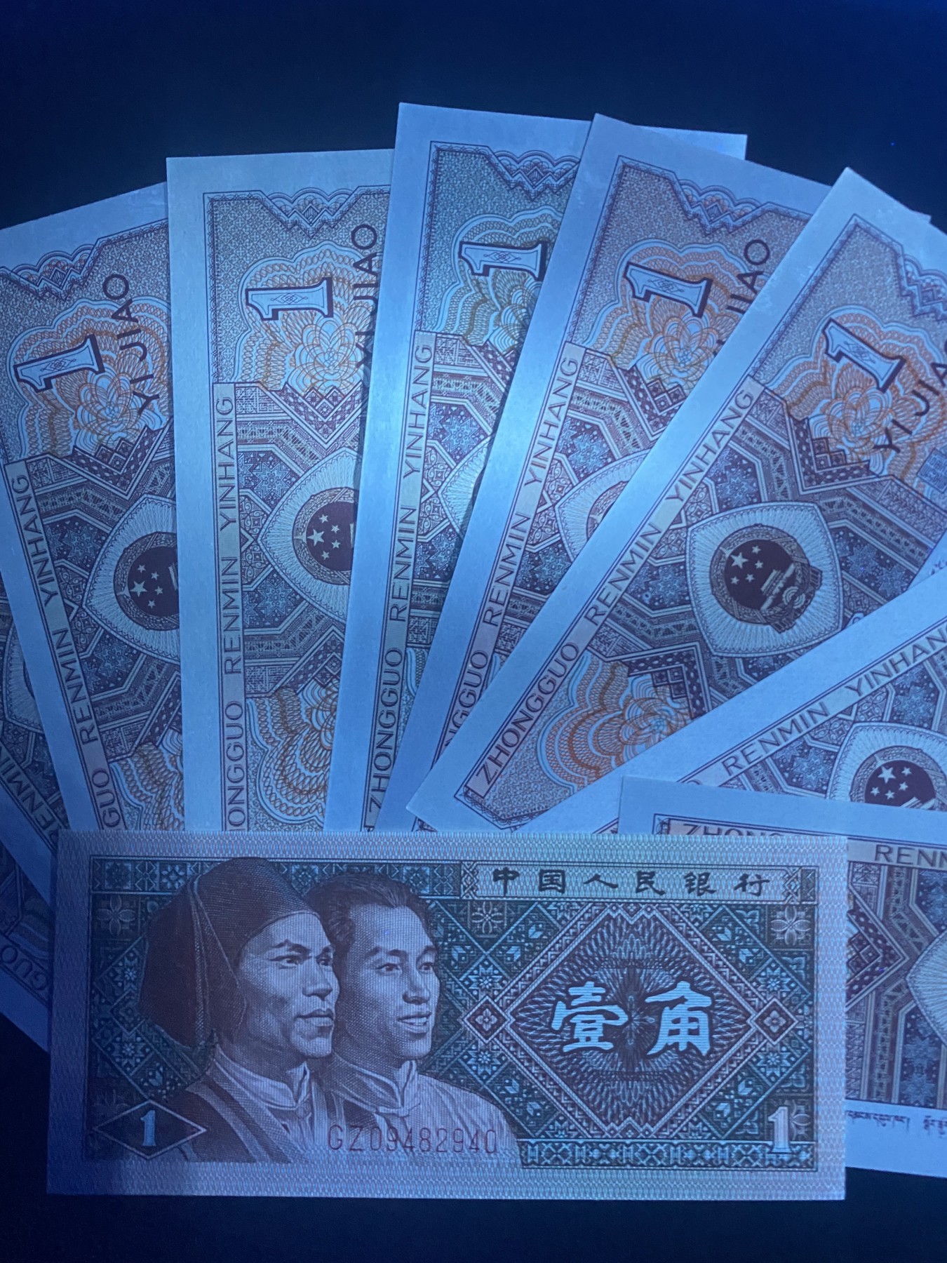 一线荧光币第345期拍场 8001G组6个冠号，太难配冠了，荧光效果也很哇塞！裸币6张，喜欢的朋友一定不要错过，机会难得