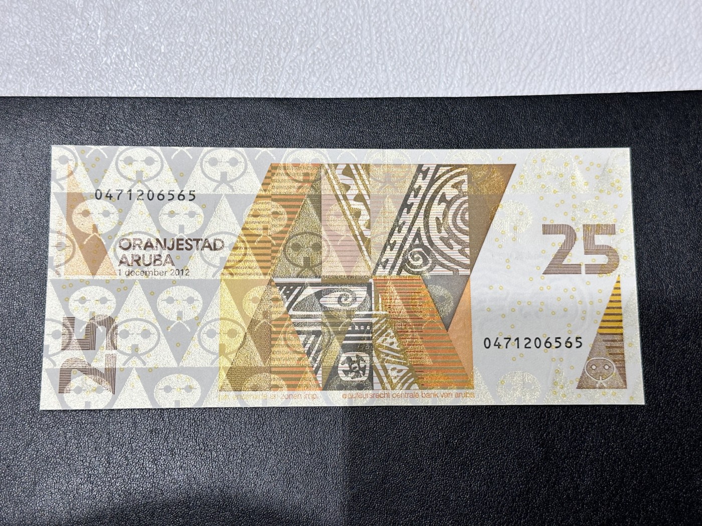 《外钞收藏家》第二百八十四期（连拍第一场） 阿鲁巴25弗罗林纸币1990年 全新