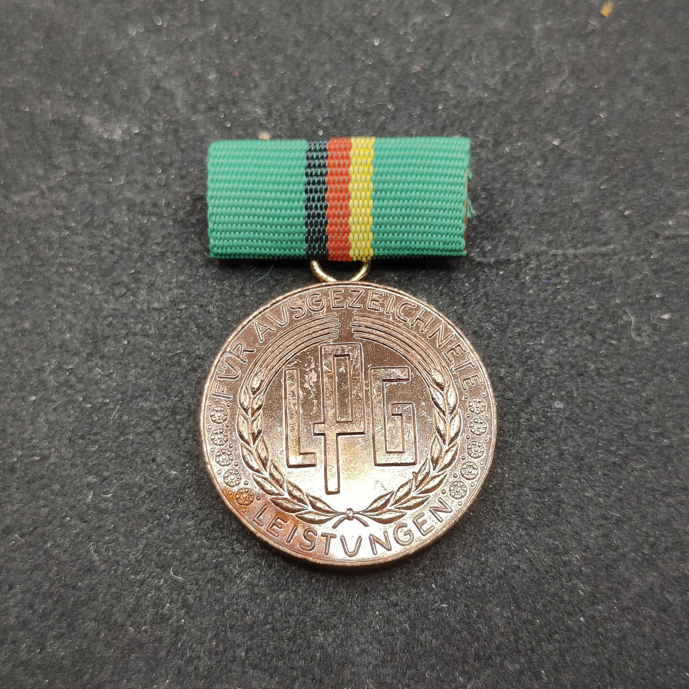 全场0元起拍 第74期 咸鱼国勋章拍卖专场 7月19日（周三）下午6：00开始 东德集体农庄优秀服务奖章