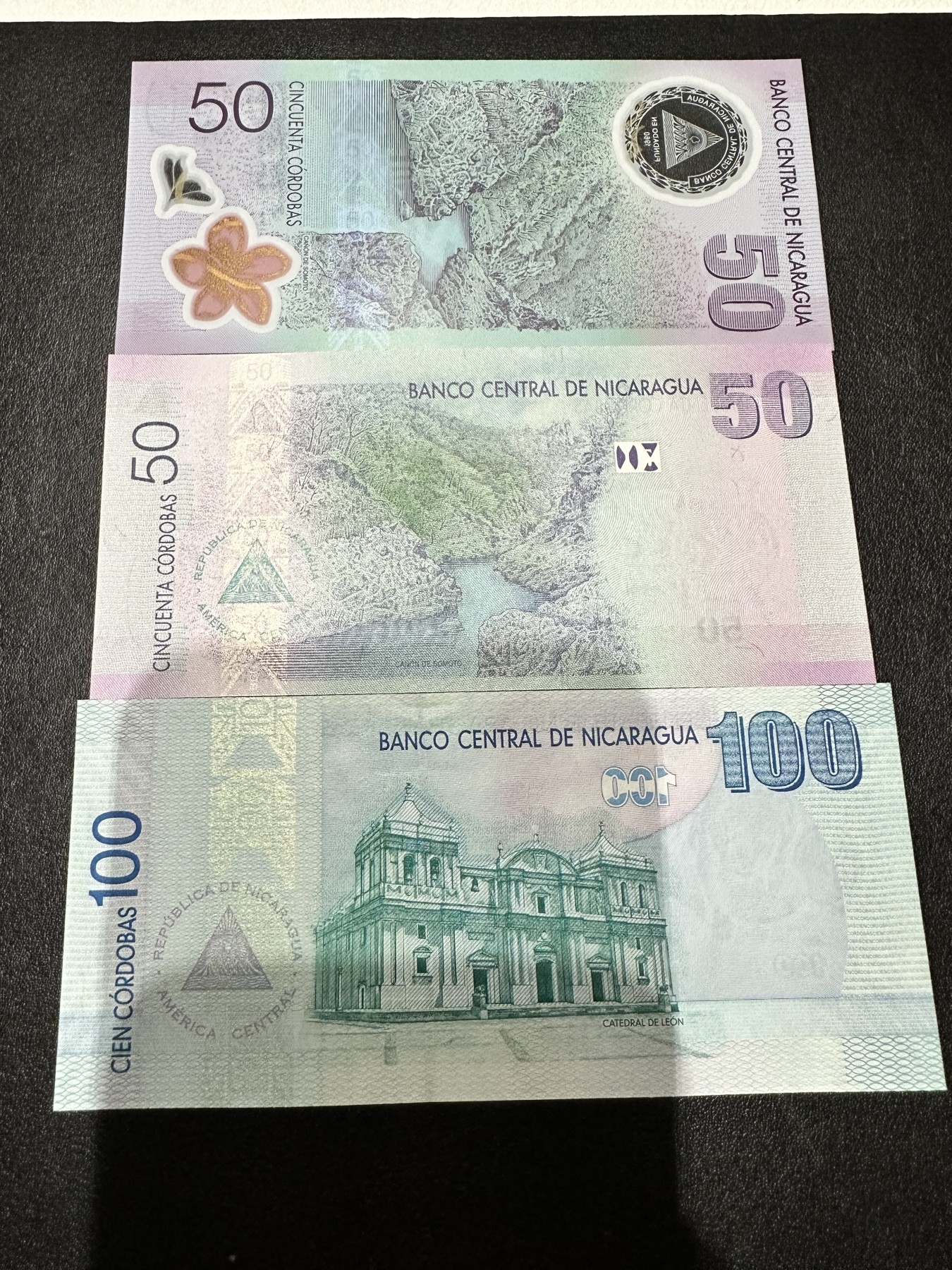 《外钞收藏家》第二百八十四期（连拍第一场） 尼加拉瓜 三张纪念钞 全新UNC