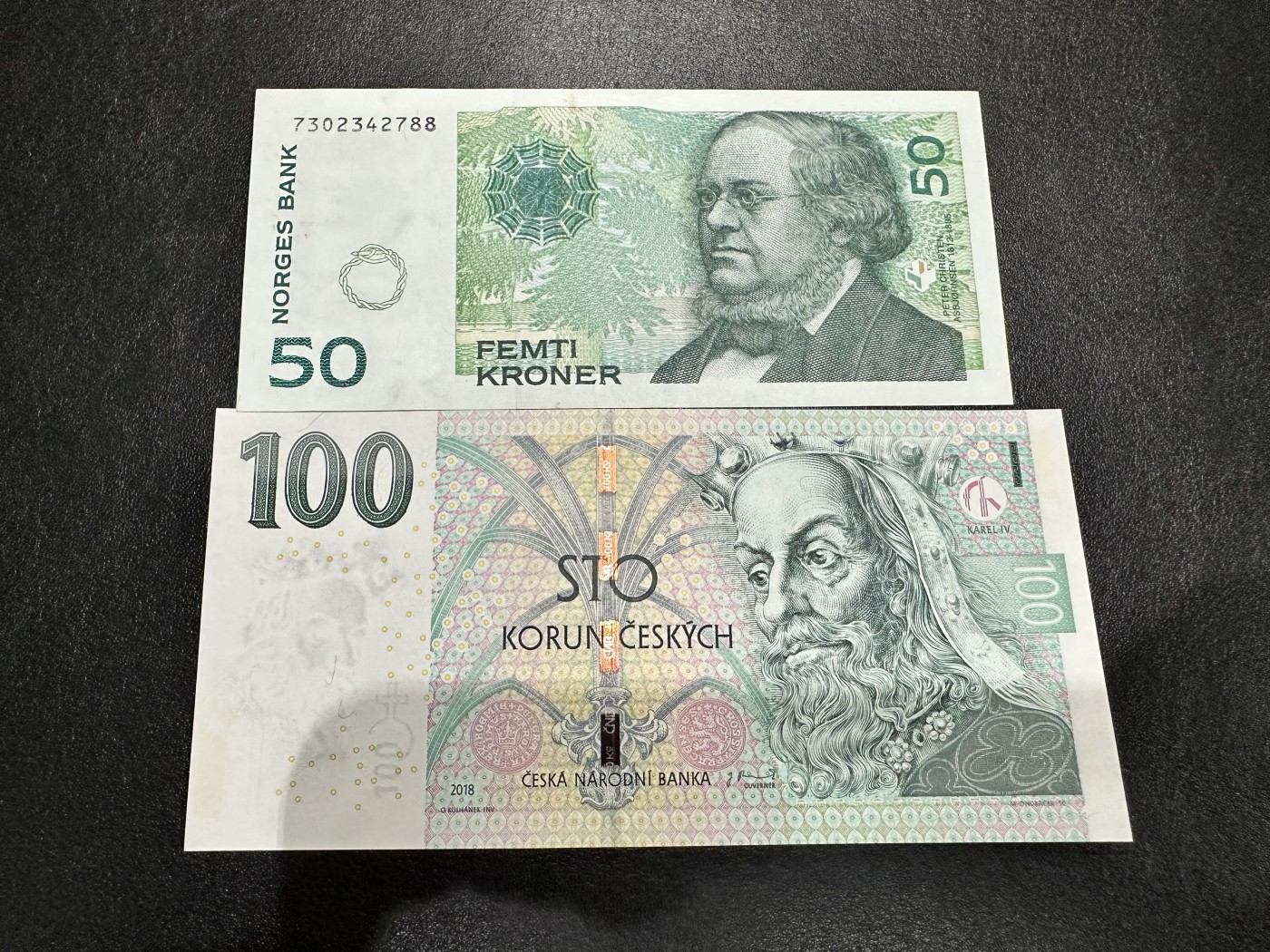 《外钞收藏家》第二百八十四期（连拍第一场） 捷克100全新+挪威50AU 两张一起