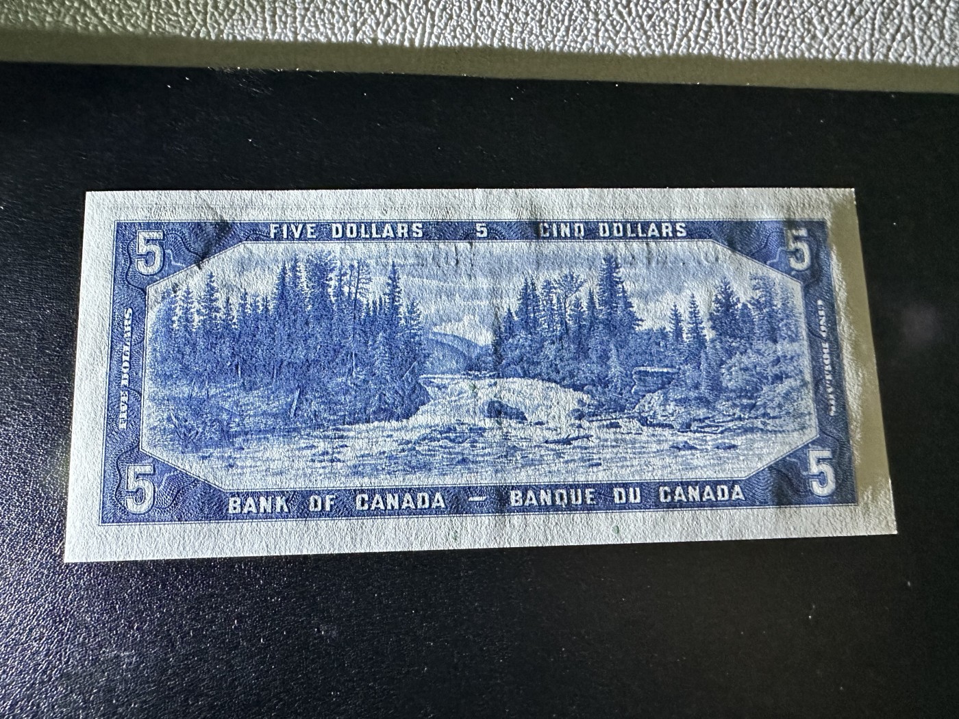 《外钞收藏家》第二百八十四期（连拍第一场） 加拿大风景版5元 近全新 疑似有暗折 不明显