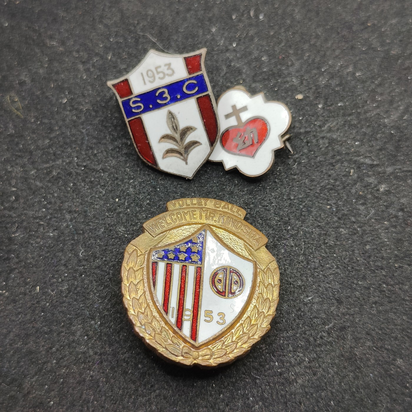 全场0元起拍 第74期 咸鱼国勋章拍卖专场 7月19日（周三）下午6：00开始 珐琅徽章三个