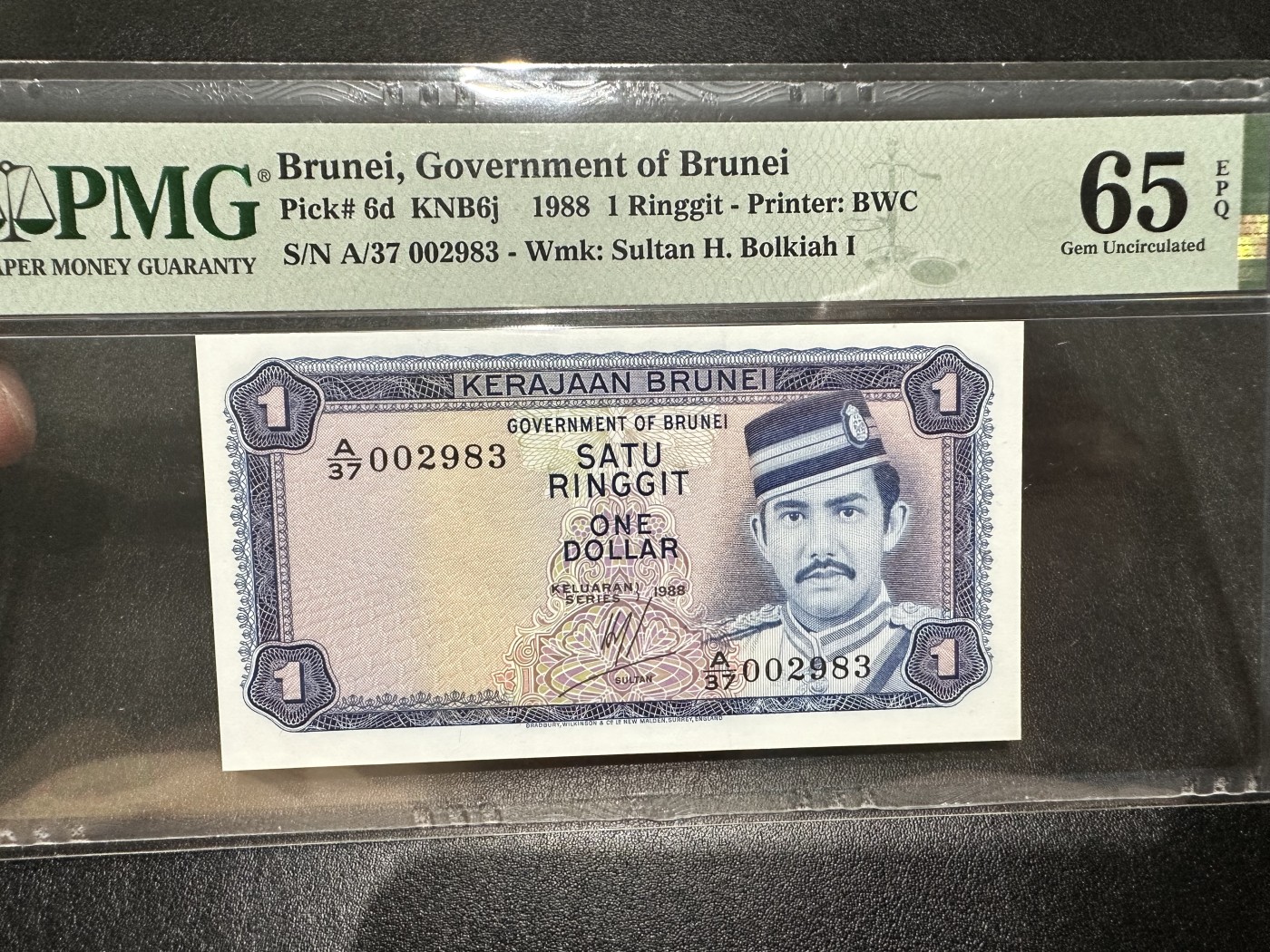 《外钞收藏家》第二百八十四期（连拍第一场） 1988年文莱1林吉特 PMG65 BWC作品