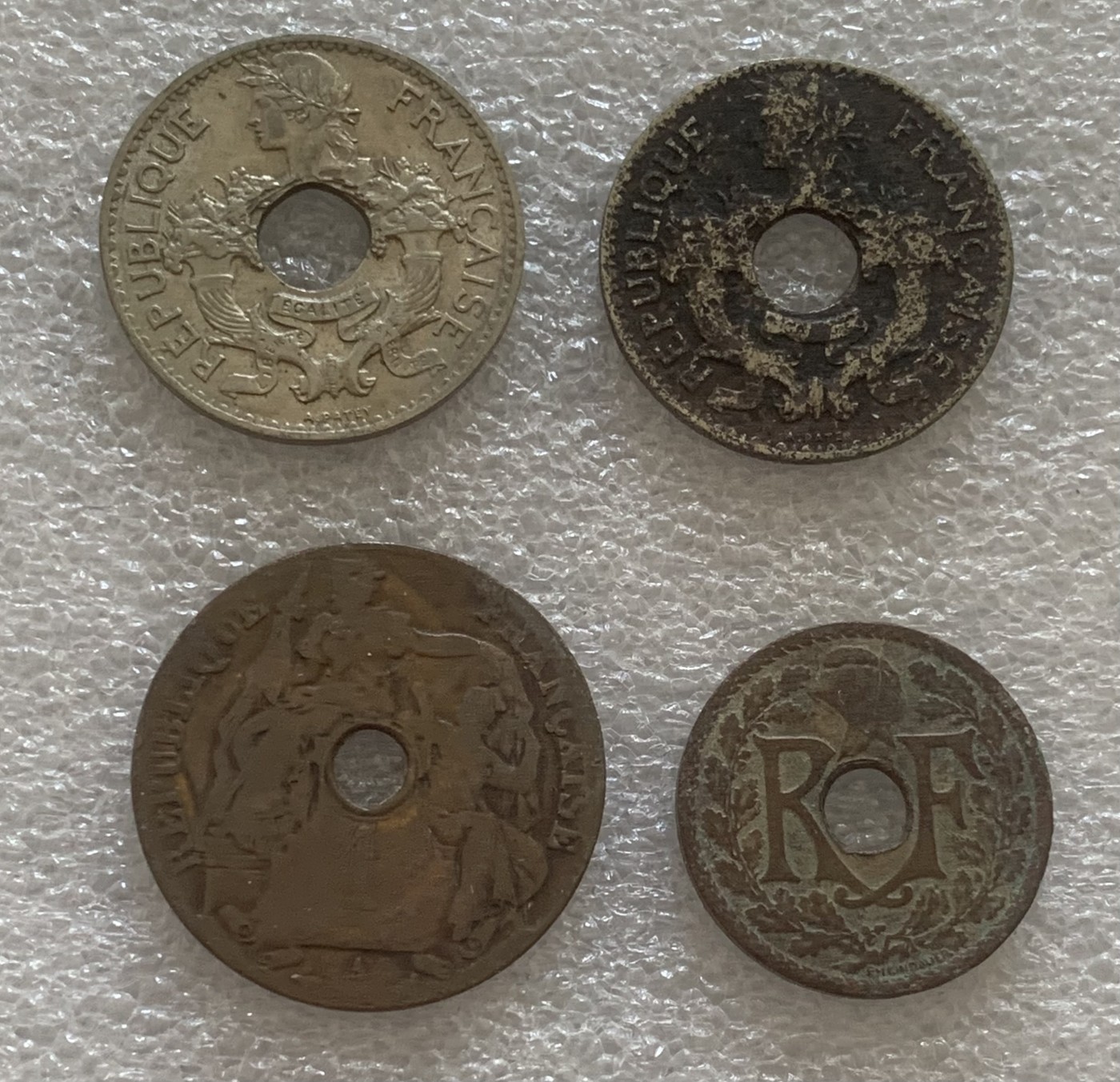 瓶子🏺散币纸币第2期  法属印支4枚