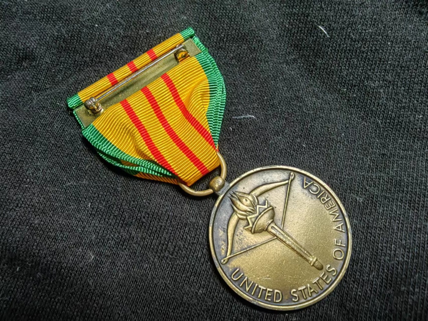 世界精品徽章收藏-暑期专场 美国越南服役奖章，库存品相，带原纸原盒