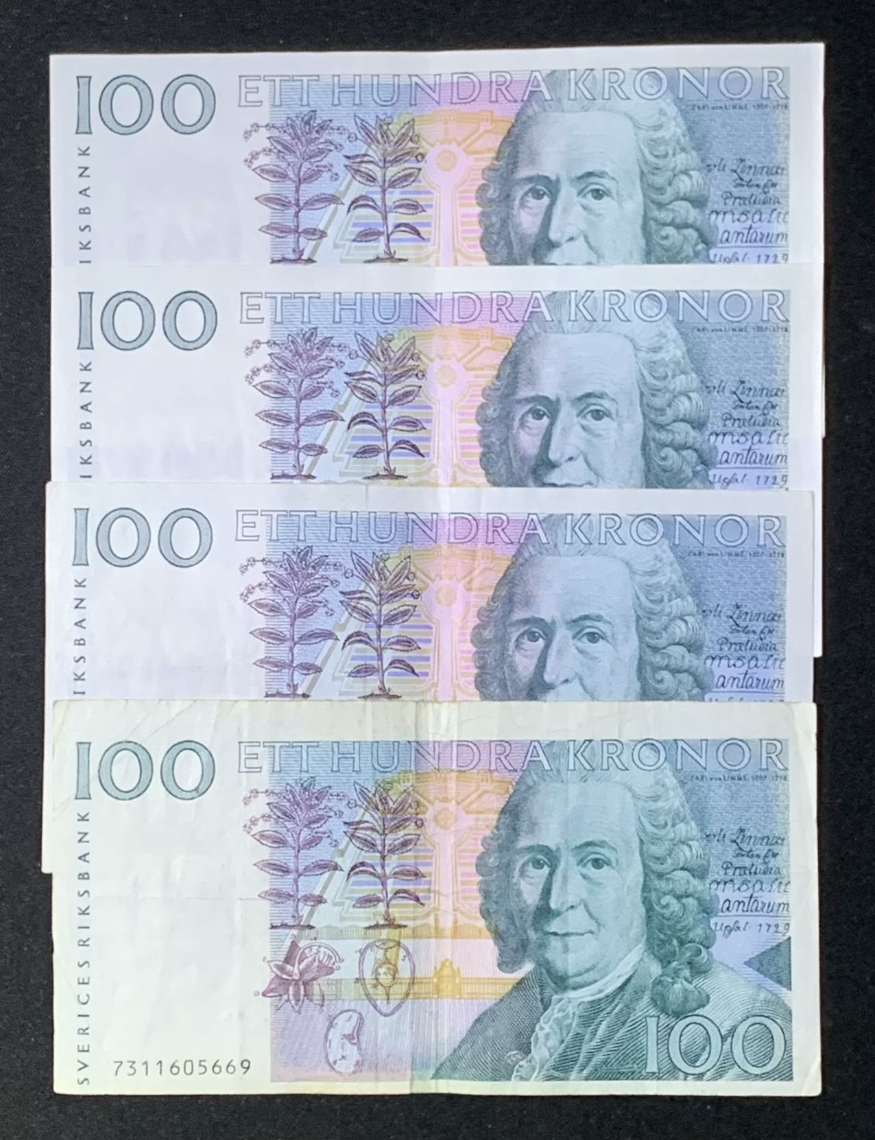 紫瑗钱币——第289期拍卖——纸币场 瑞典 1986年 林奈 100克朗 早期无金属线 4张一起 流通品