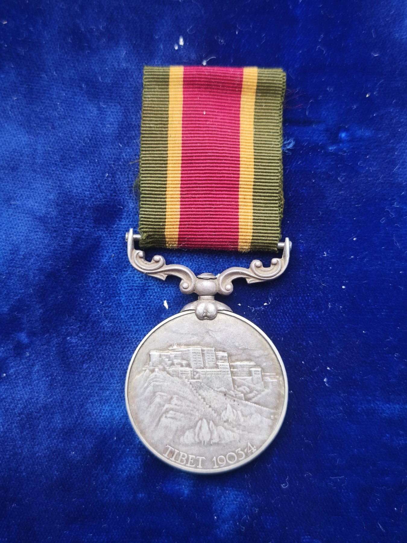 世界精品徽章收藏-暑期专场 极美品银制，英国1903西藏战役章，发行量大约2000枚，这场战争可以参考电影《红河谷》，背景是1903年英国入侵西藏的战役。