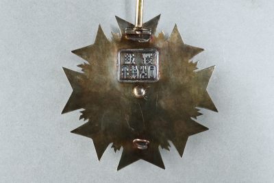民国 特级同光勋章（原盒） 银珐琅 主：直径9.3cm  副：直径8.2cm