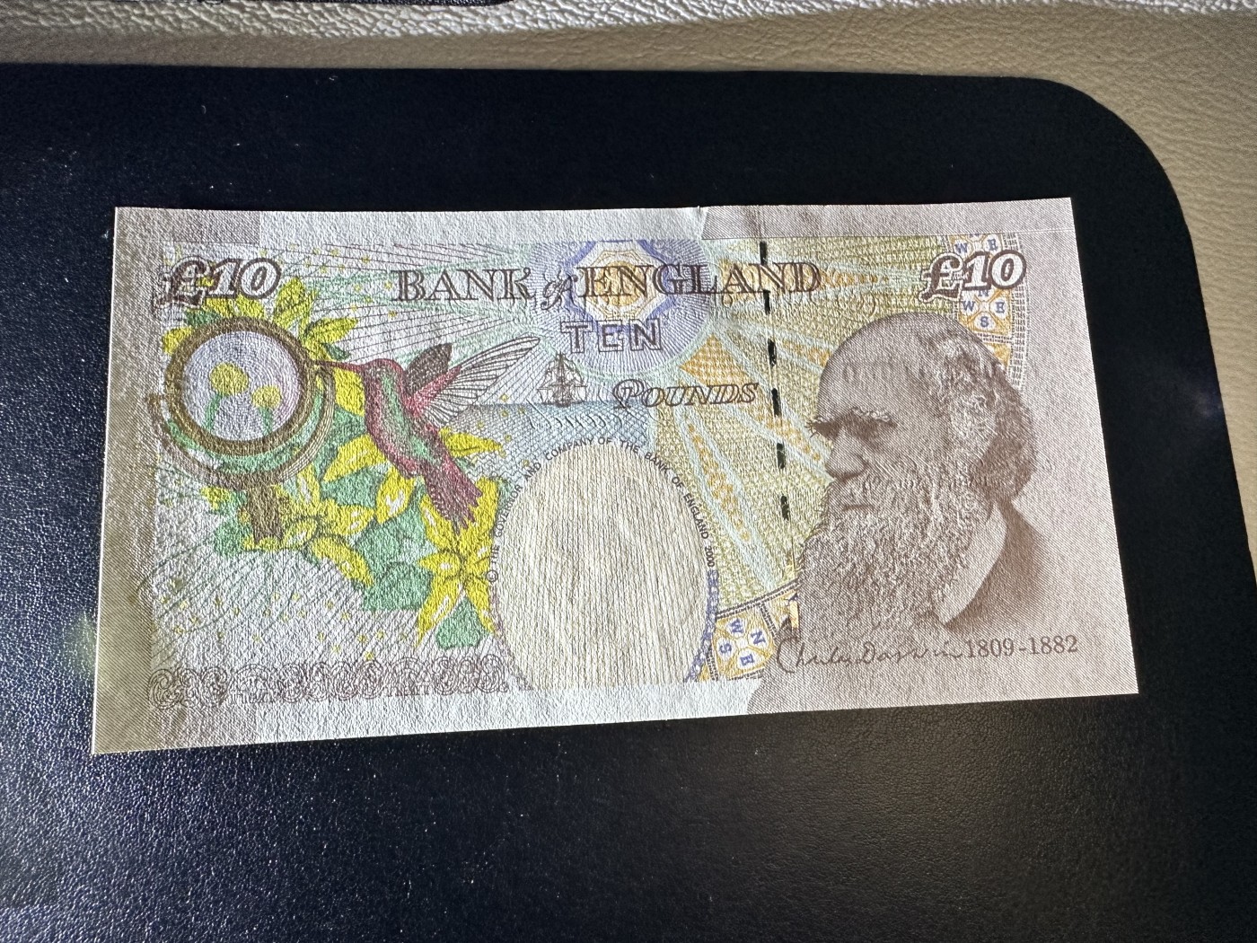 《外钞收藏家》第二百八十五期（连拍第二场）英国及英属专场 英国2000年达尔文10英镑，AJ冠 全新