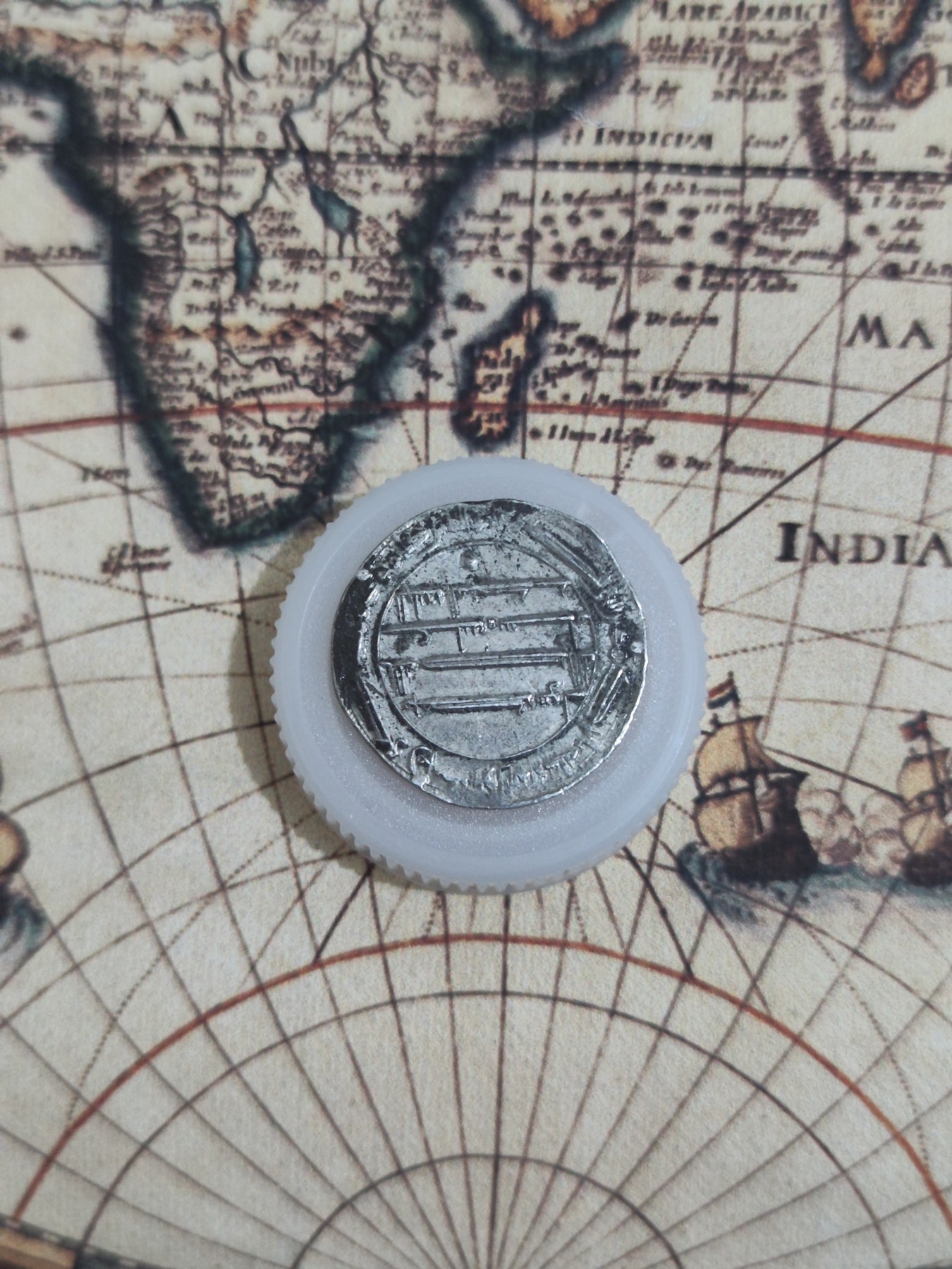 【希罗维】第6回：西域风情与丝路之谜混合欧洲重工业钱币 阿拔斯王朝银币为阿拉伯帝国的第二个世袭王朝，古代中国史籍中称之为黑衣大食