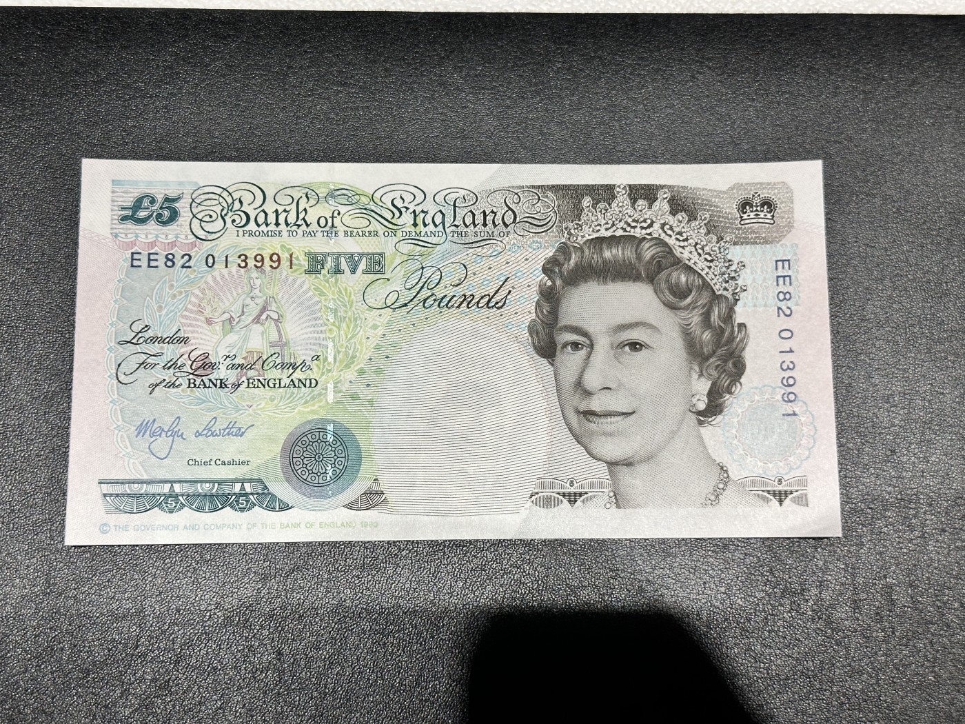 《外钞收藏家》第二百八十五期（连拍第二场）英国及英属专场 英国1990年斯蒂芬森5英镑，EE冠 全新