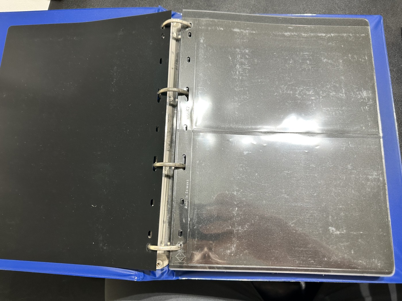 《外钞收藏家》第二百八十五期（连拍第二场）英国及英属专场 德国蓝色灯塔收藏册，带2格+3格+黑色分隔页（7页+23页+31页），二手 个别内页有裂口